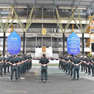 🕊️ #ศูนย์ฝึกนักศึกษาวิชาทหาร วิทยาลัยเทคนิคอ่างทอง ✨จัดพิธีถวายความอาลัยแด่ สมเด็จพระนางเจ้าสิริกิติ์ พระบรมราชินีนาถ พระบรมราชชนนีพันปีหลวง🖤🖤